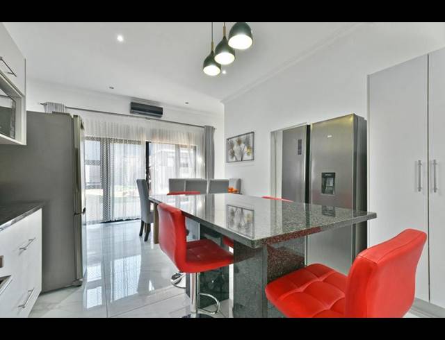 5 BEDROOM HOUSE FOR SALE IN EIKENHOF